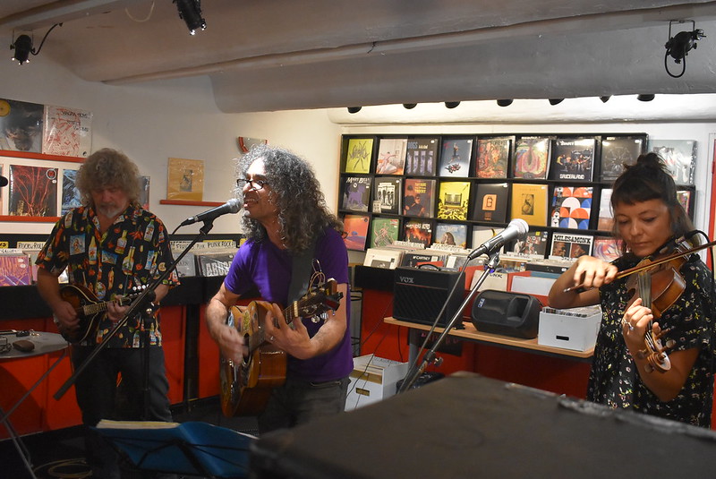 Farouche Zo&eacute; et les jeunes filles cosmiques en concert